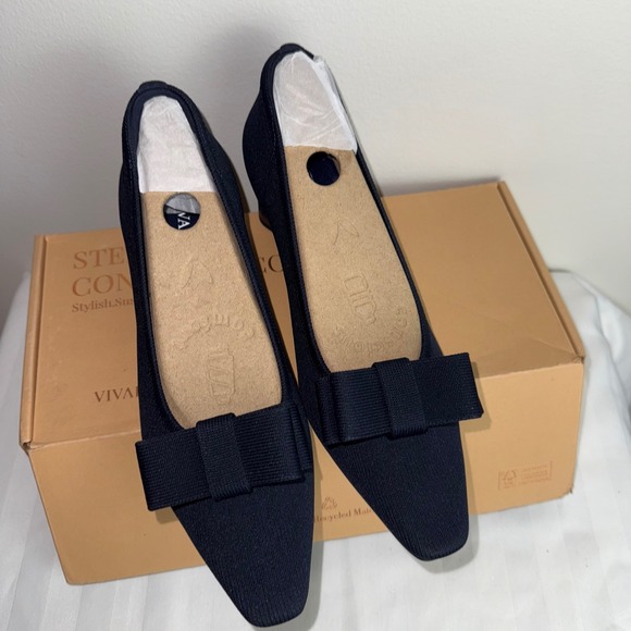 Vivaia Navy Blue Removable Charm Pointed Toe Block Heel Bow Pumps US 8 EU‎ 39 - Picture 7 of 14